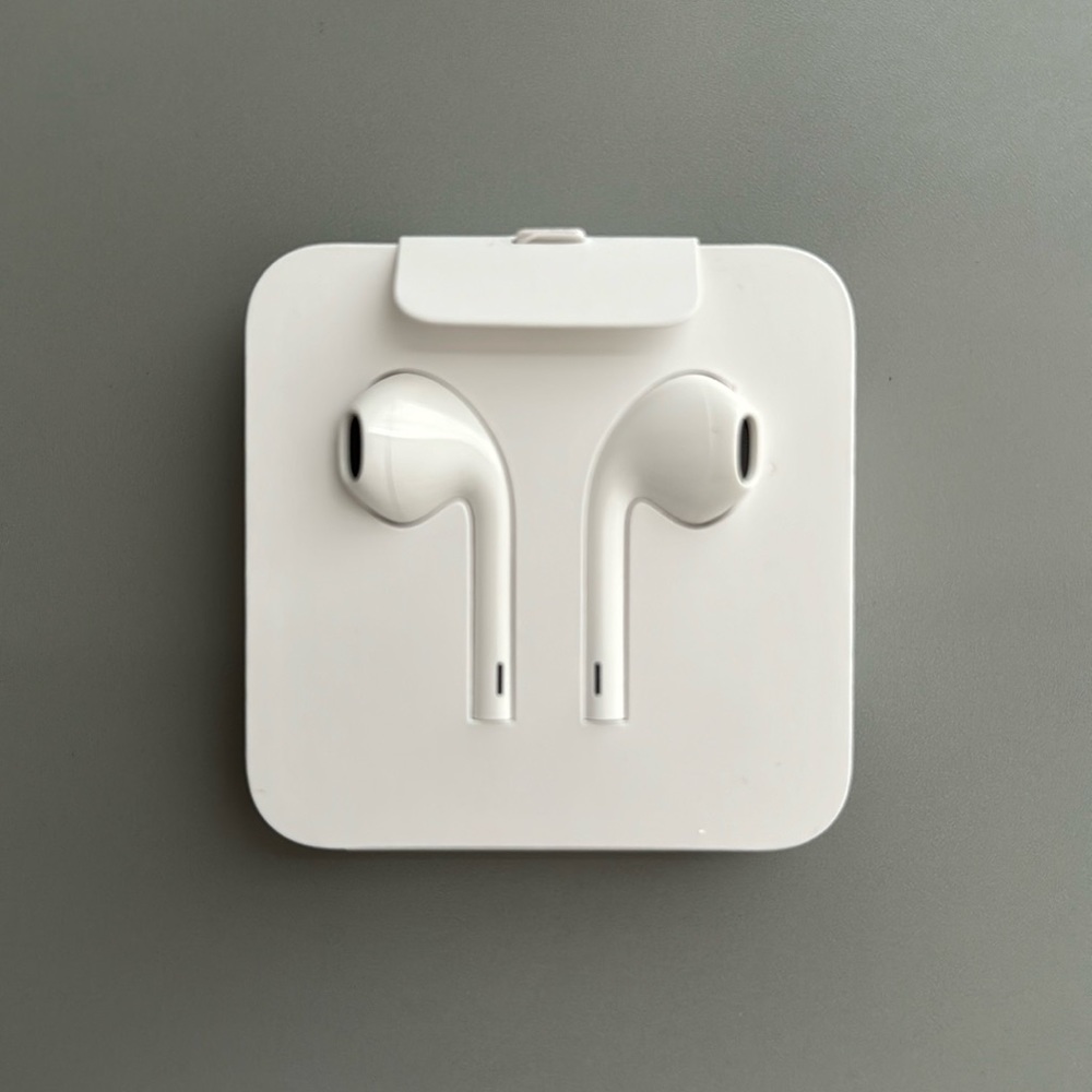 NEW W/O BOX Wired Original Apple Earphones